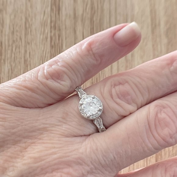 Round White Zircon Vintage Halo Ring - 18K Platinum Plated - Picture 4 of 5